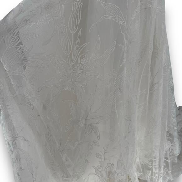 Elegant White Wedding Dress - Picture 4 of 12